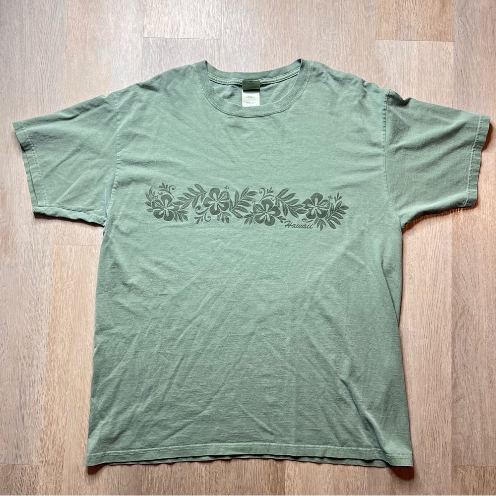 Chroma Zone vintage Hawaiii tee
